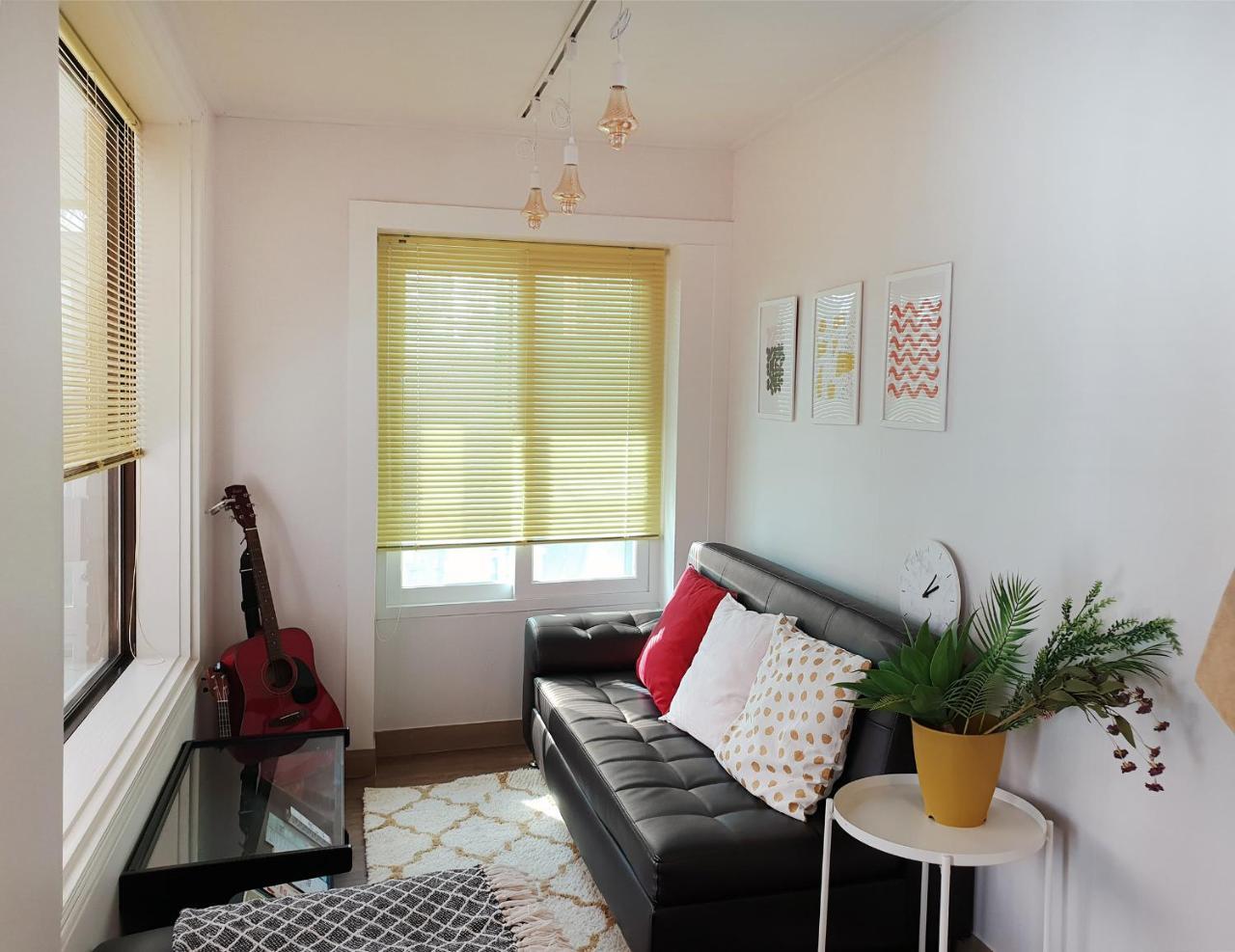 Hongdae Cheese Guesthouse Seoul Exterior photo